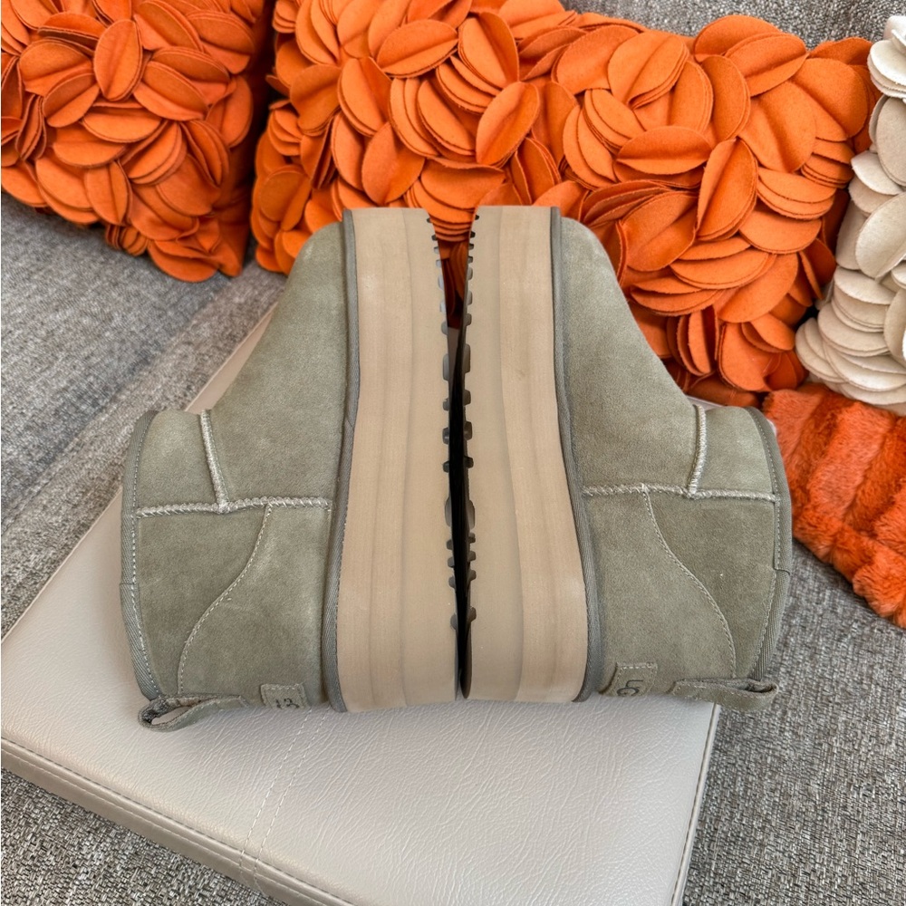 ❣️🆕 UGG® Classic Ultra Mini Platform Boots in Antilope Suede Shade❣️ - Picture 7 of 9